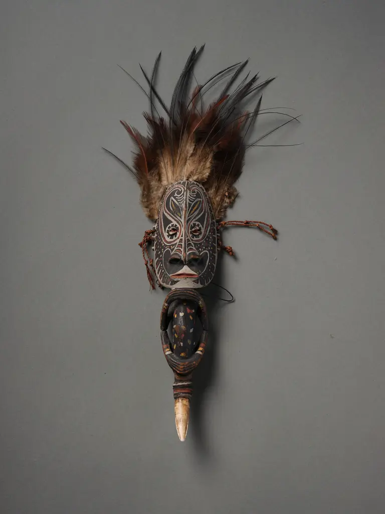 Wood/paint/feather/bone pointer – Papua New Guinea, Image 1++
